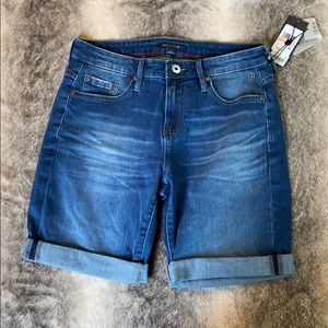 Tommy Hilfiger medium length shorts